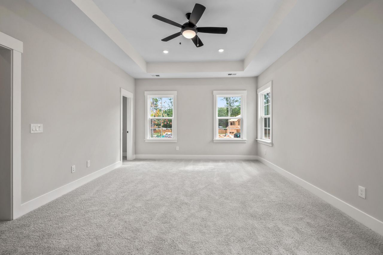 229 Creek Pointe Drive Photo 32