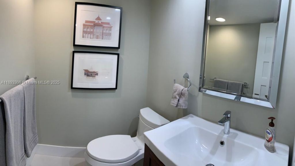 3507 Oaks Way, Unit 802, Pompano Beach, FL 33069 Photo