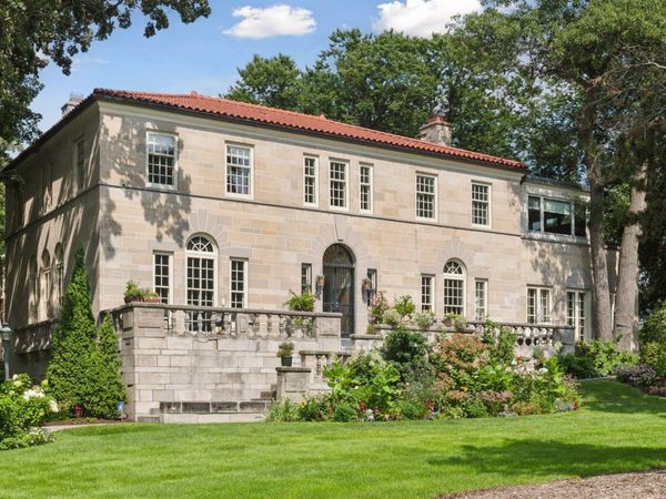 2308 W Lake Of The Isles Parkway, Minneapolis, MN 55405