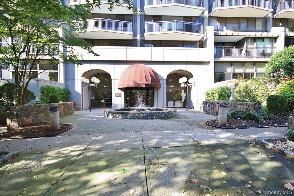 15 Stewart Place, Unit 1R, White Plains, NY 10603 Main Photo
