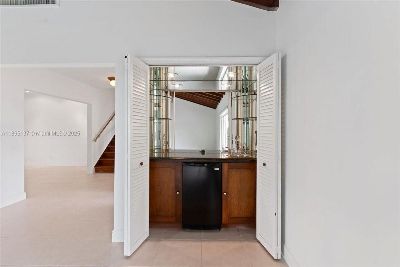 1961 NE 188th St, Miami, FL 33179 Photo