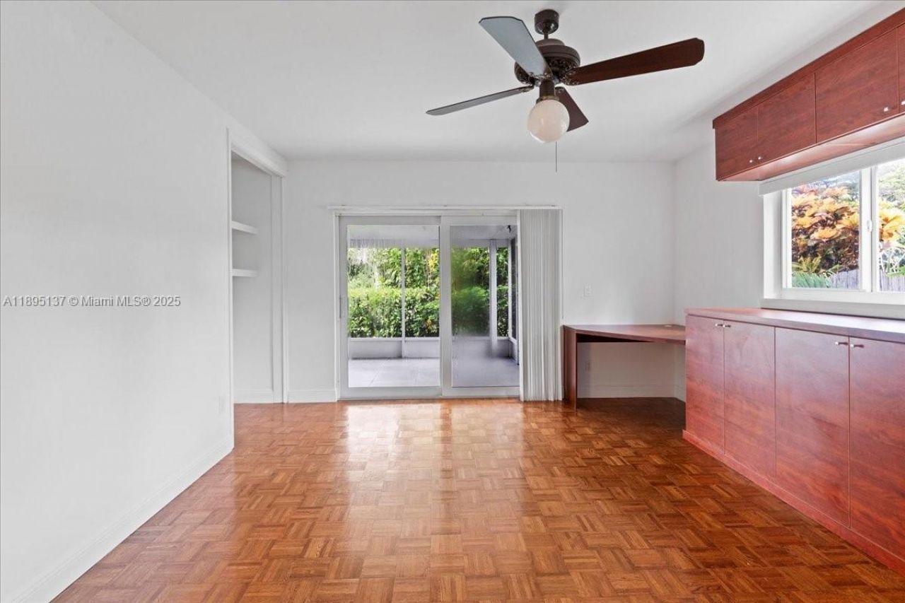 1961 NE 188th St, Miami, FL 33179 Photo