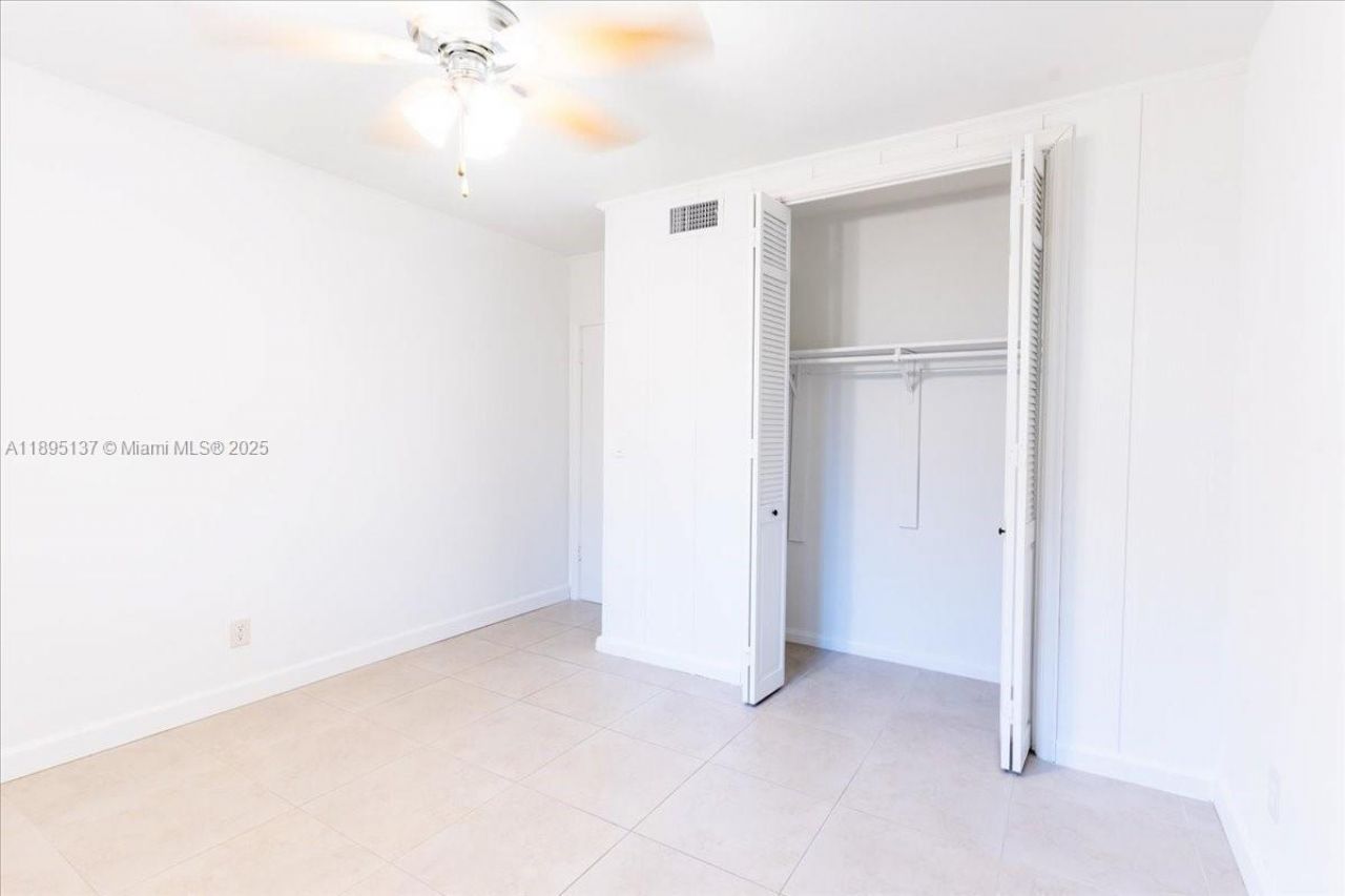 1961 NE 188th St, Miami, FL 33179 Photo