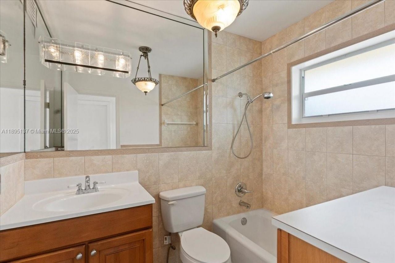 1961 NE 188th St, Miami, FL 33179 Photo