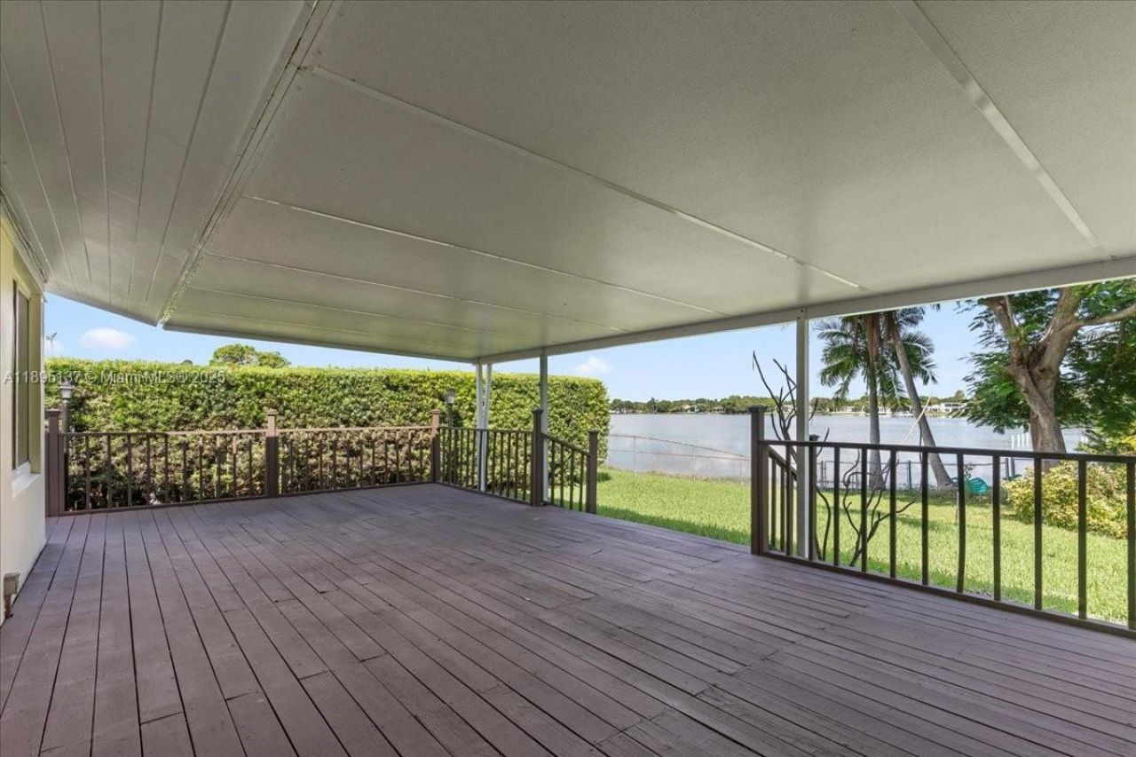 1961 NE 188th St, Miami, FL 33179 Photo