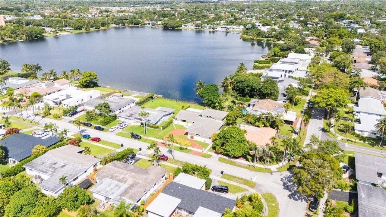 1961 NE 188th St, Miami, FL 33179 Photo