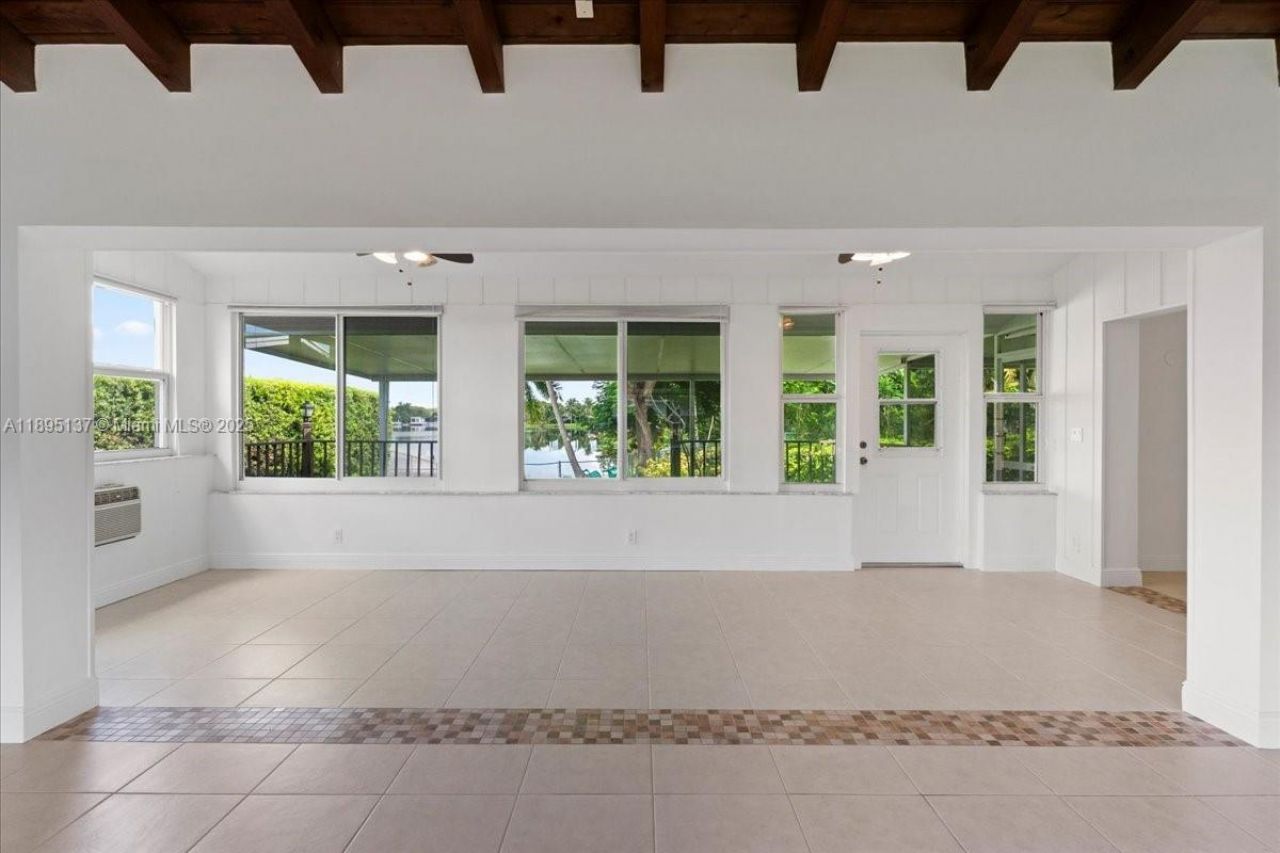 1961 NE 188th St, Miami, FL 33179 Photo