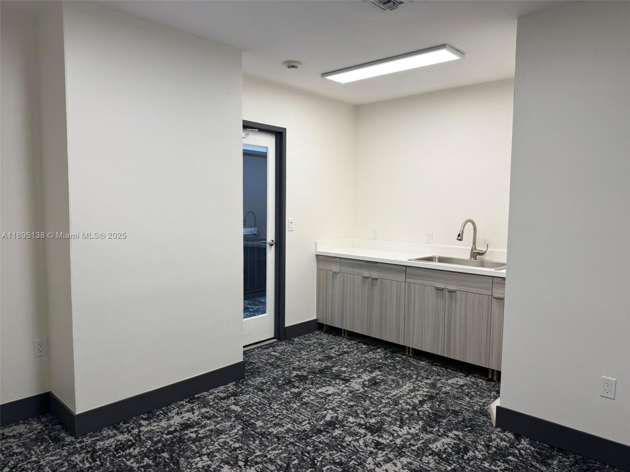 299 Alhambra Cir, Unit 318, Coral Gables, FL 33134 Photo