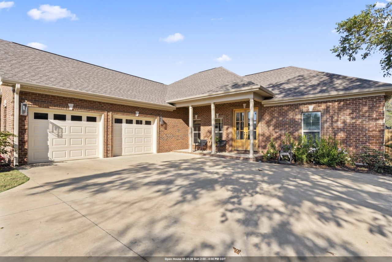 235 Oldenburg Dr, Killen, AL 35645 Main Photo