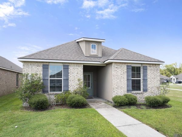 1102 Foxtail Dr, Baton Rouge, LA 70820