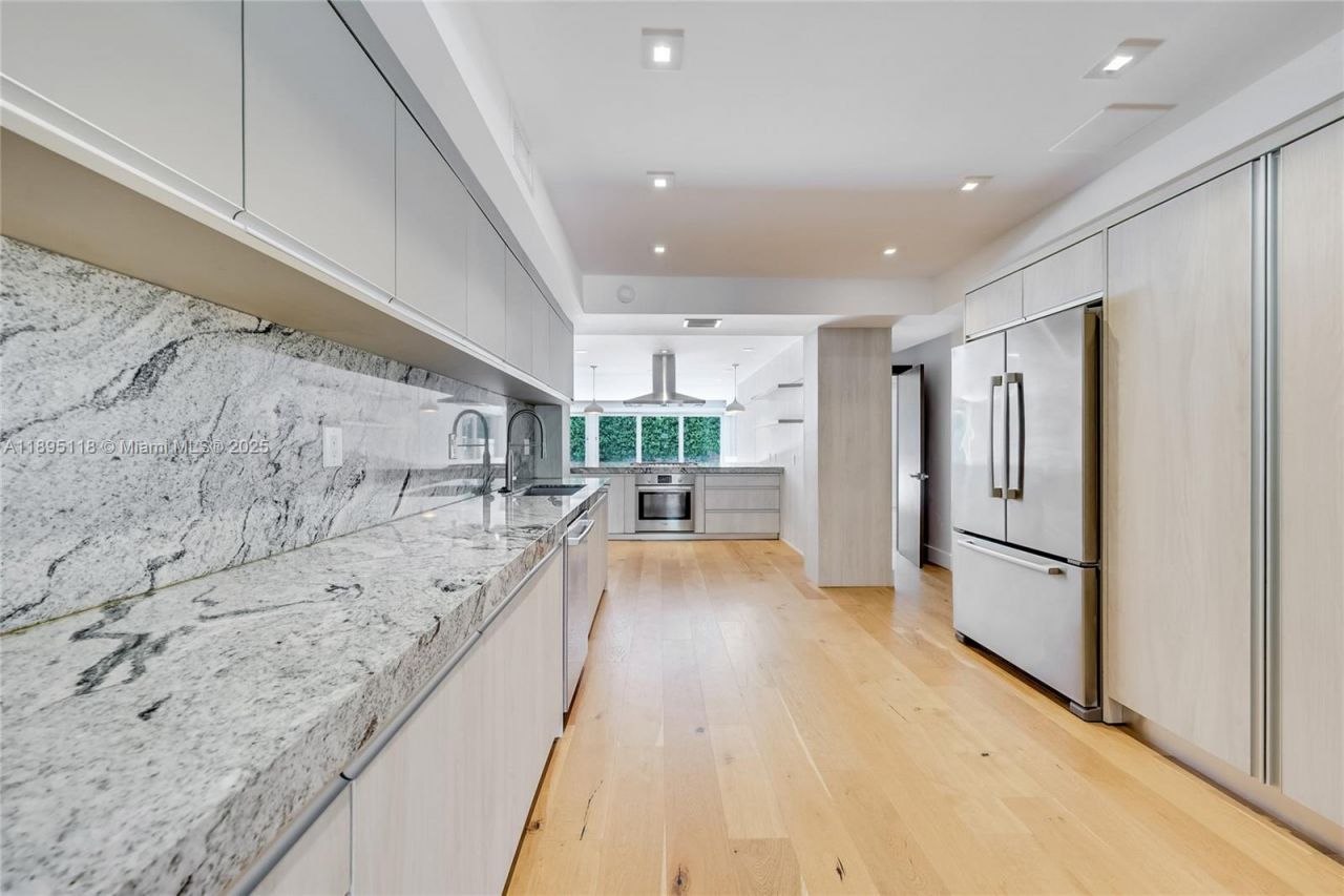 5244 Alton Rd, Miami Beach, FL 33140 Photo