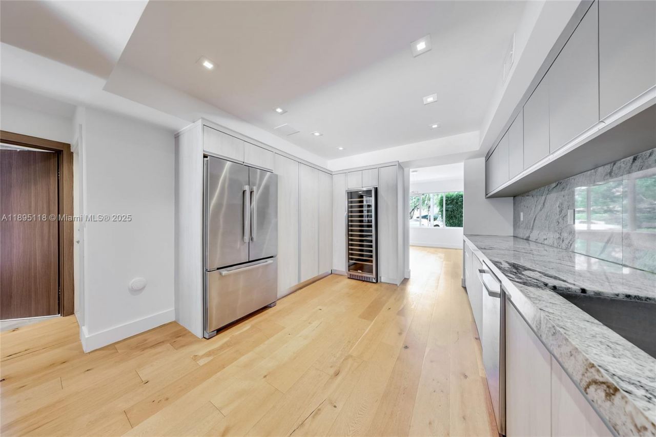 5244 Alton Rd, Miami Beach, FL 33140 Photo