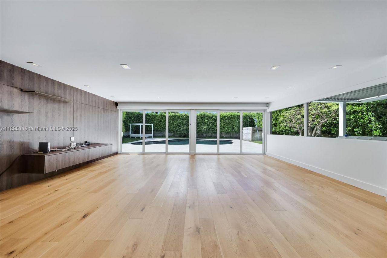 5244 Alton Rd, Miami Beach, FL 33140 Photo