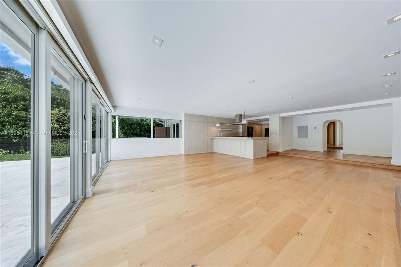 5244 Alton Rd, Miami Beach, FL 33140 Photo