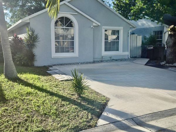 33 Plumage Lane, West Palm Beach, FL 33415