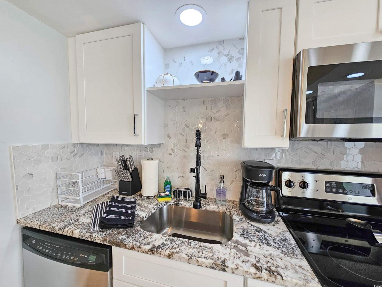 8560 Queensway Blvd. Photo 18