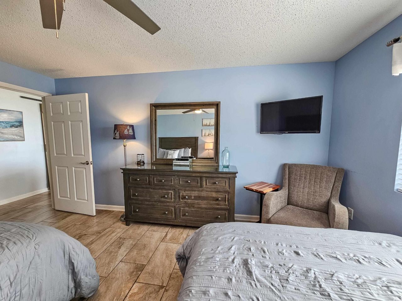 8560 Queensway Blvd. Photo 32