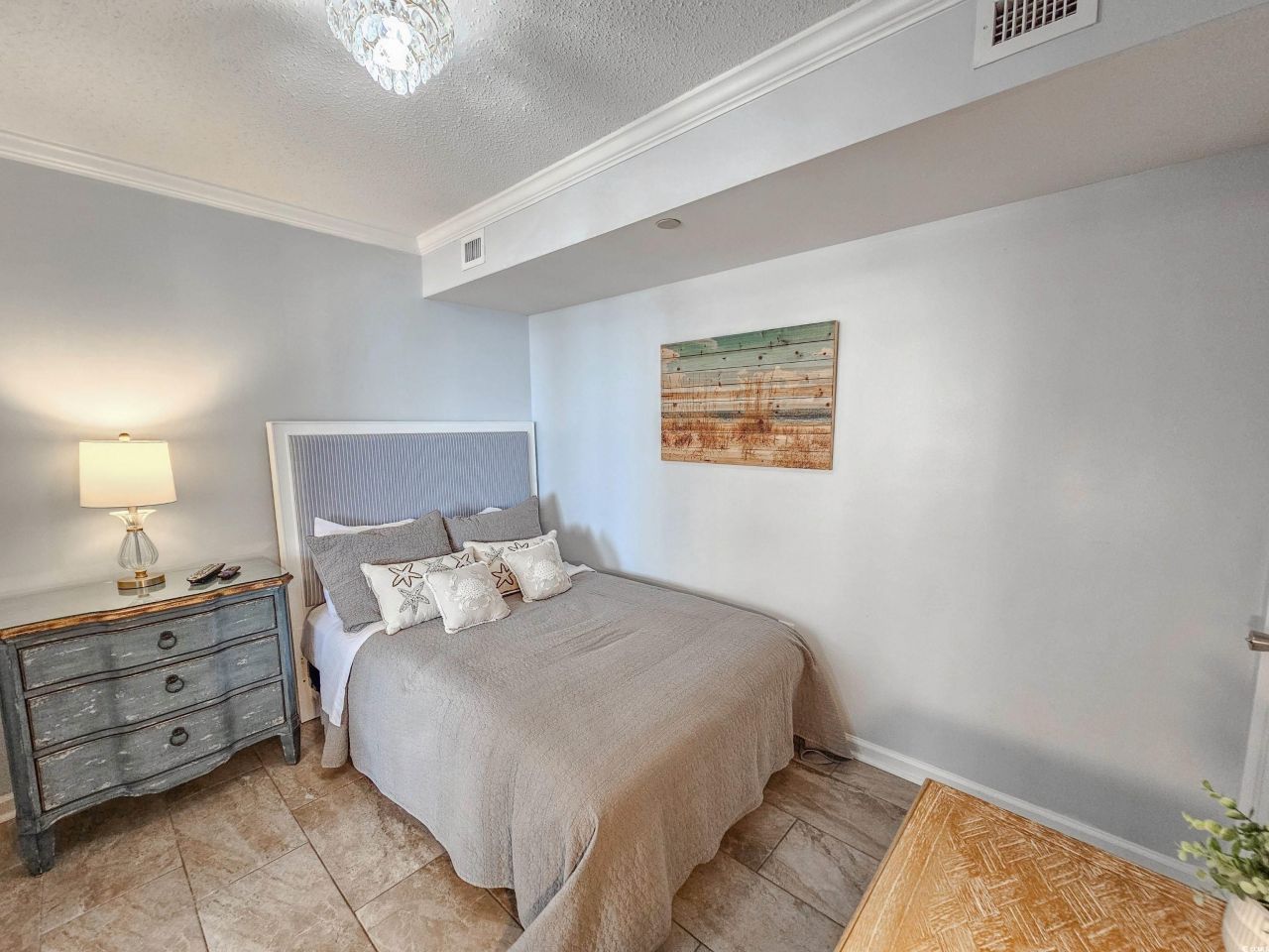 8560 Queensway Blvd. Photo 37