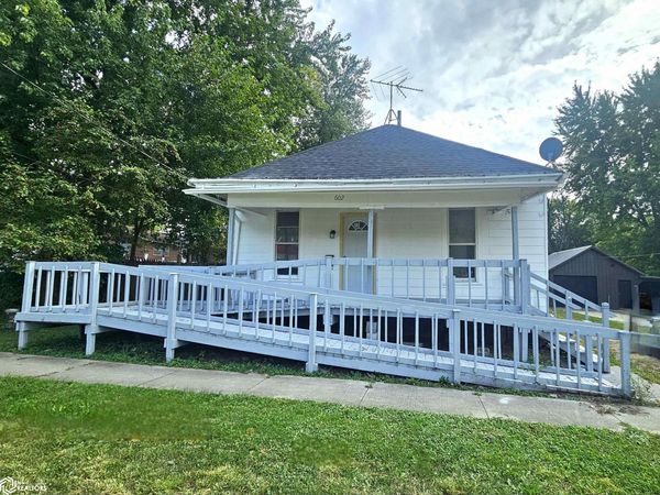 602 W Jefferson Avenue, Fairfield, IA 52556