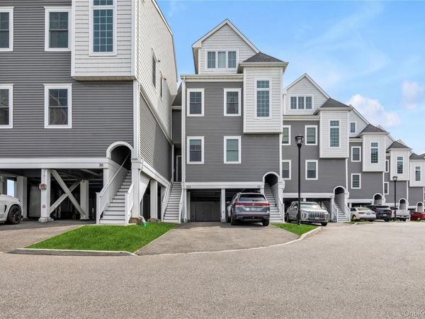 322 Marina Point, East Rockaway, NY 11518