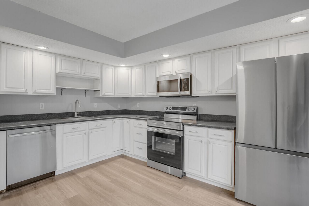 5190 Las Verdes Circle, Unit 214, Delray Beach, FL 33484 Photo