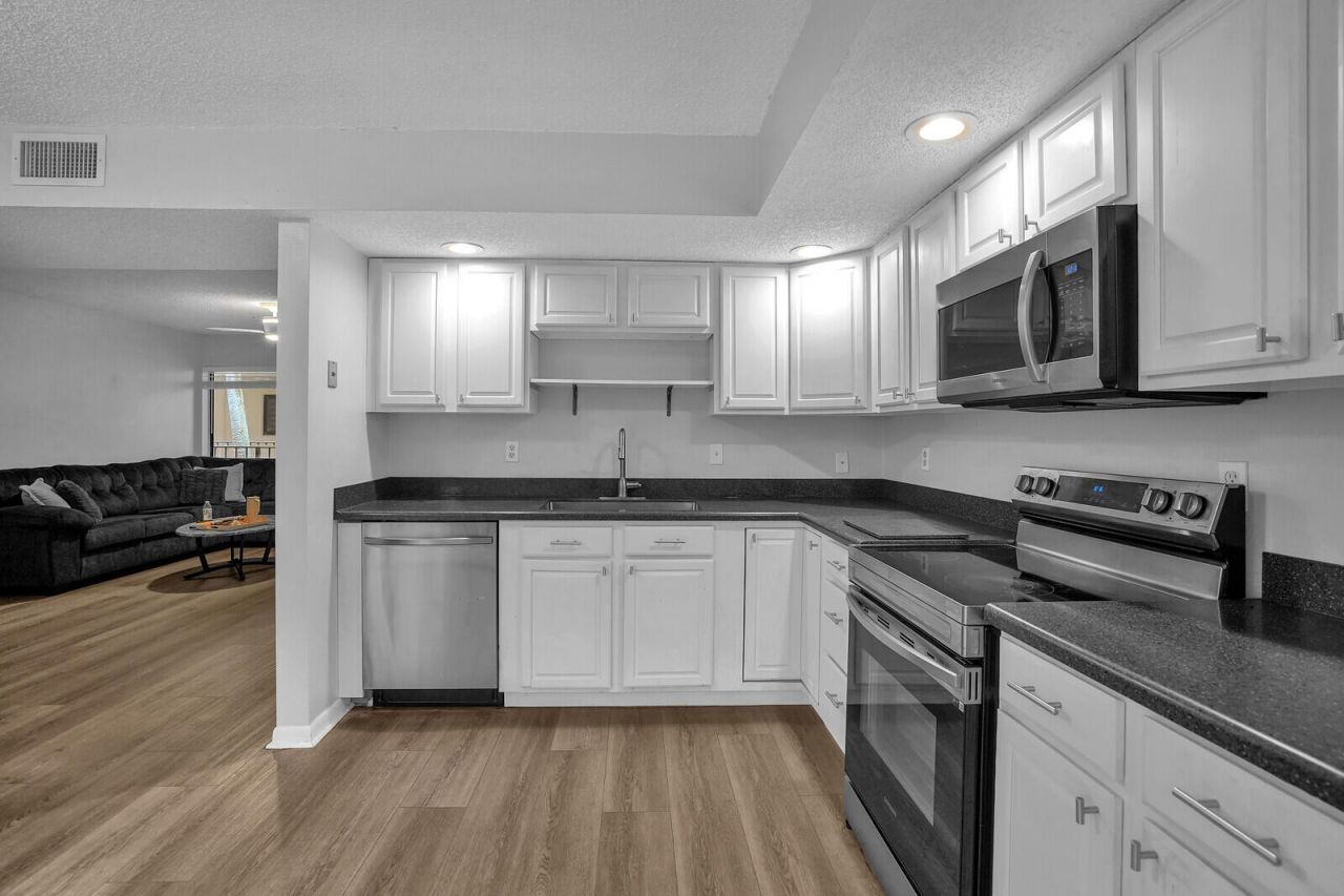 5190 Las Verdes Circle, Unit 214, Delray Beach, FL 33484 Photo