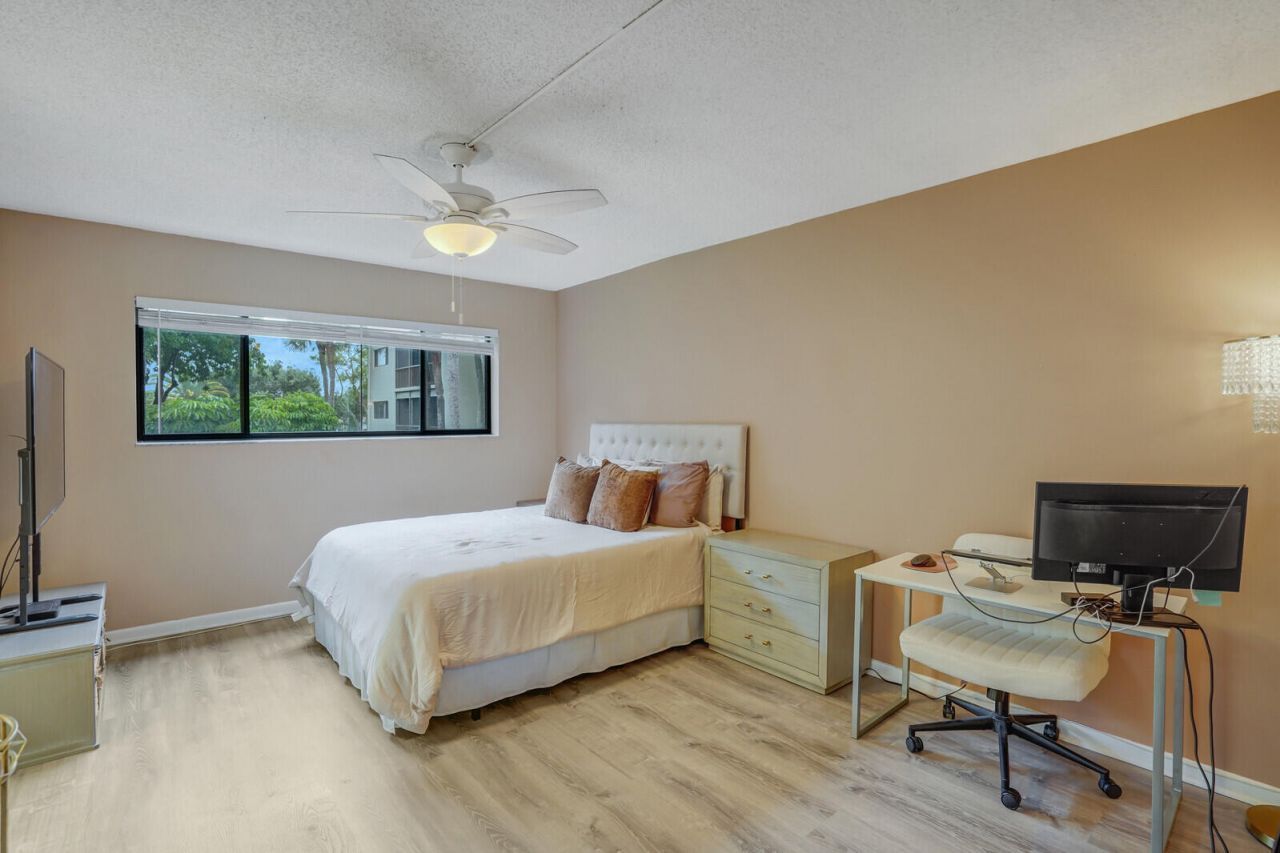 5190 Las Verdes Circle, Unit 214, Delray Beach, FL 33484 Photo