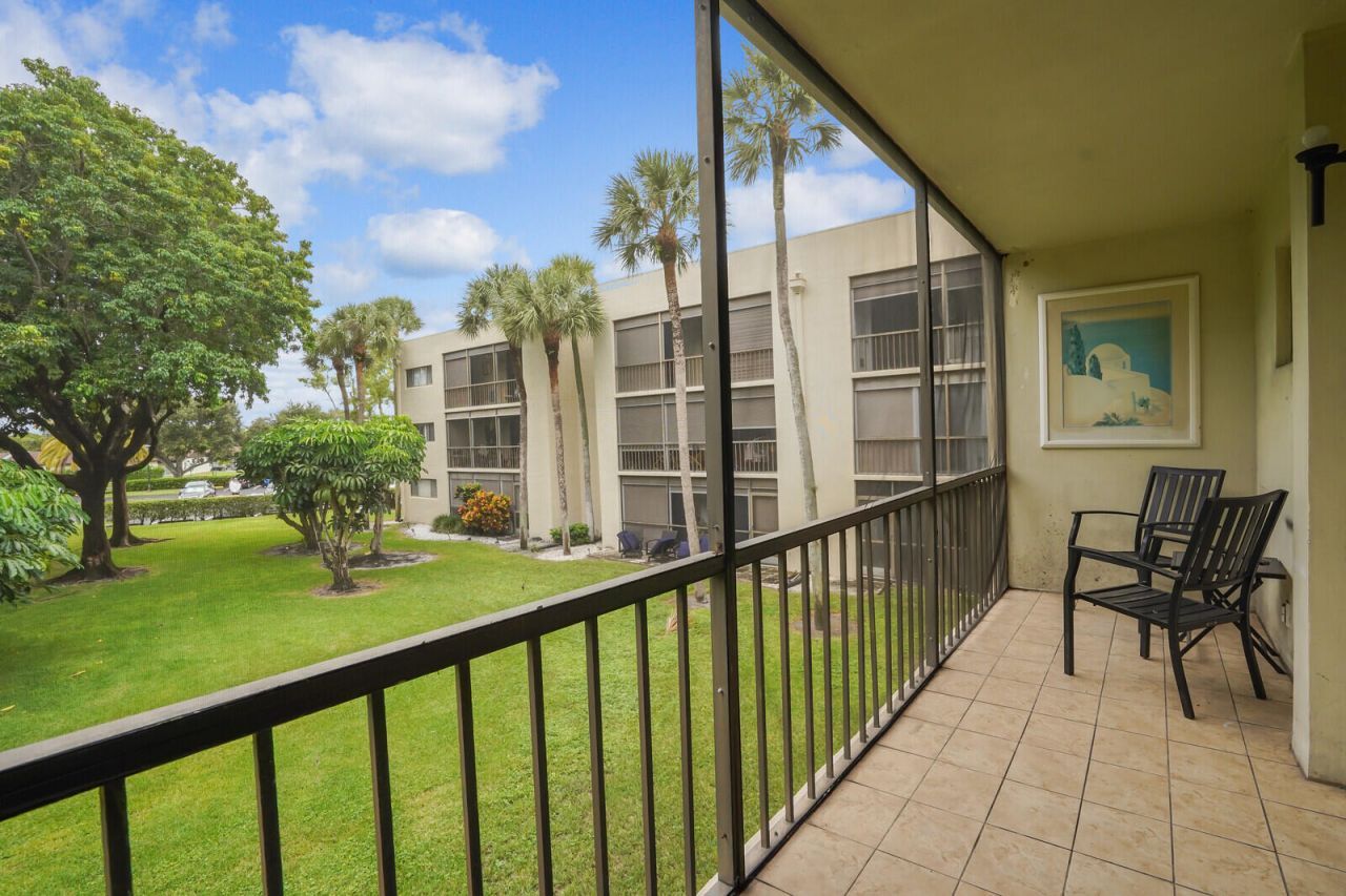 5190 Las Verdes Circle, Unit 214, Delray Beach, FL 33484 Photo