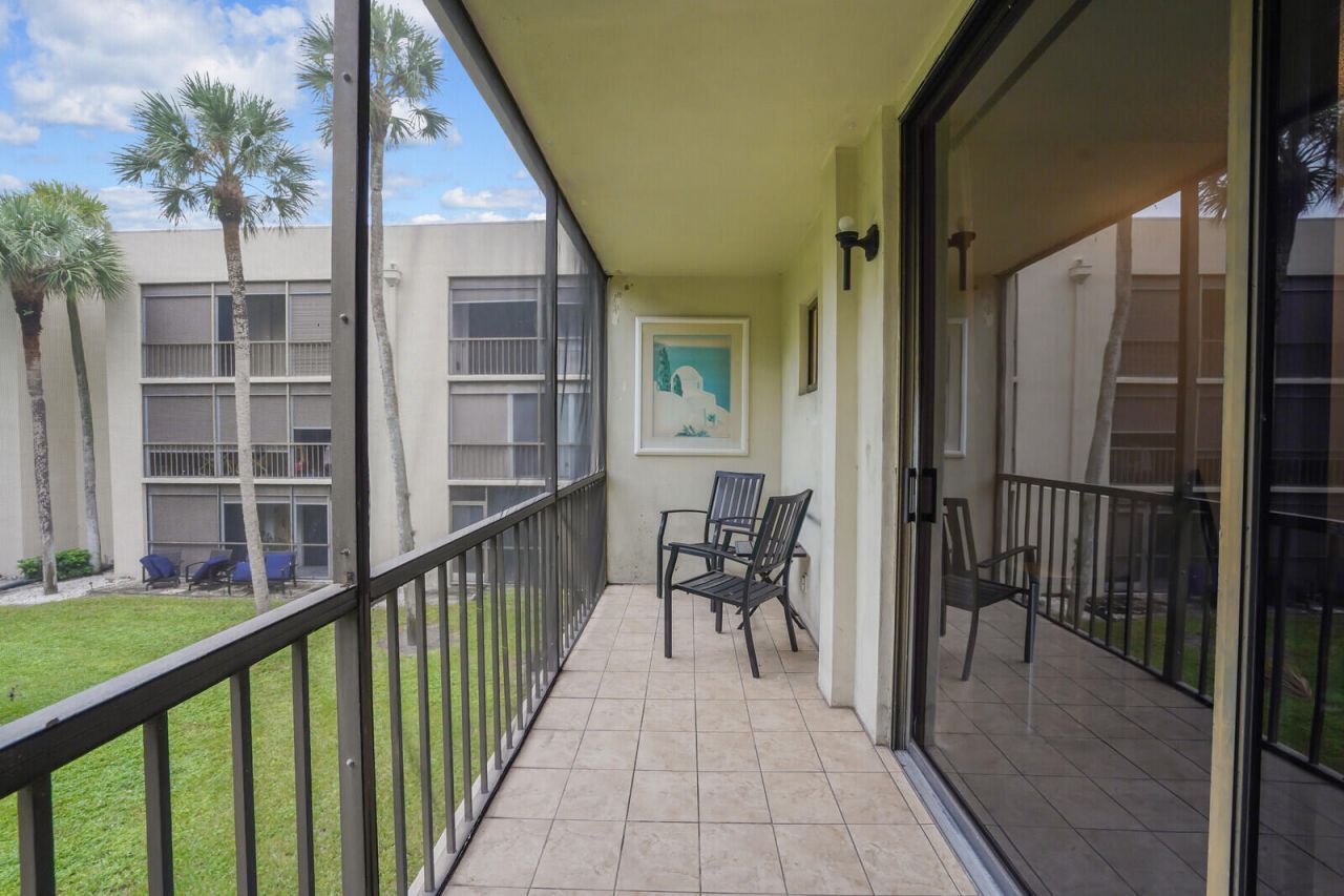 5190 Las Verdes Circle, Unit 214, Delray Beach, FL 33484 Photo