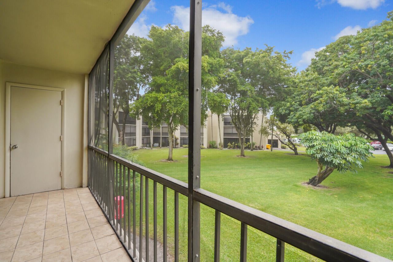 5190 Las Verdes Circle, Unit 214, Delray Beach, FL 33484 Photo