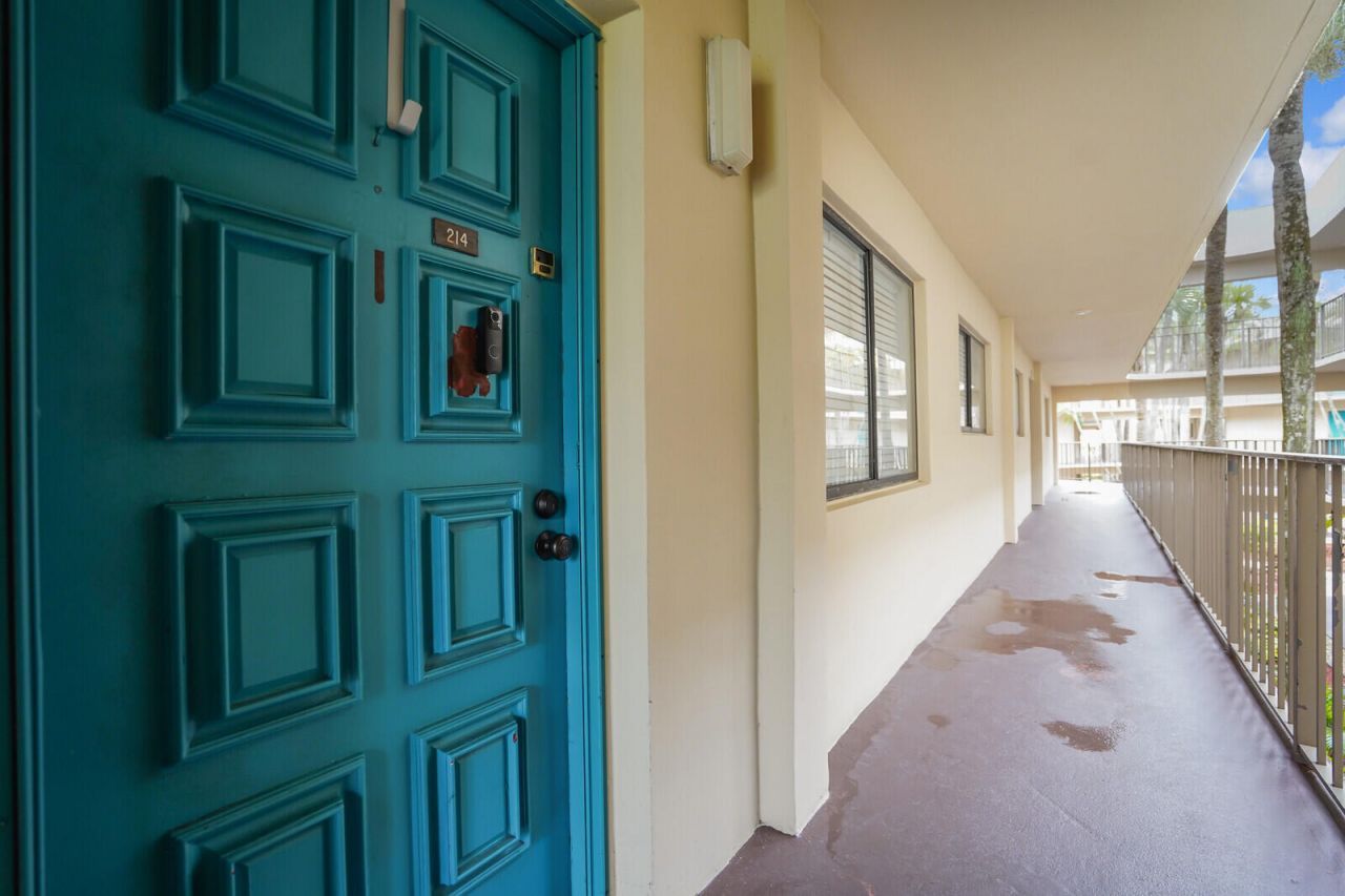 5190 Las Verdes Circle, Unit 214, Delray Beach, FL 33484 Photo