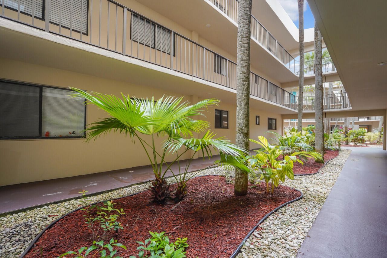 5190 Las Verdes Circle, Unit 214, Delray Beach, FL 33484 Photo