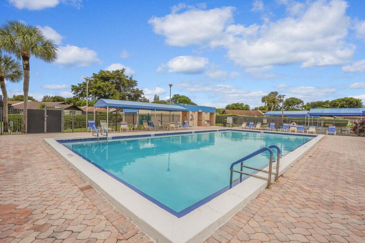 5190 Las Verdes Circle, Unit 214, Delray Beach, FL 33484 Photo