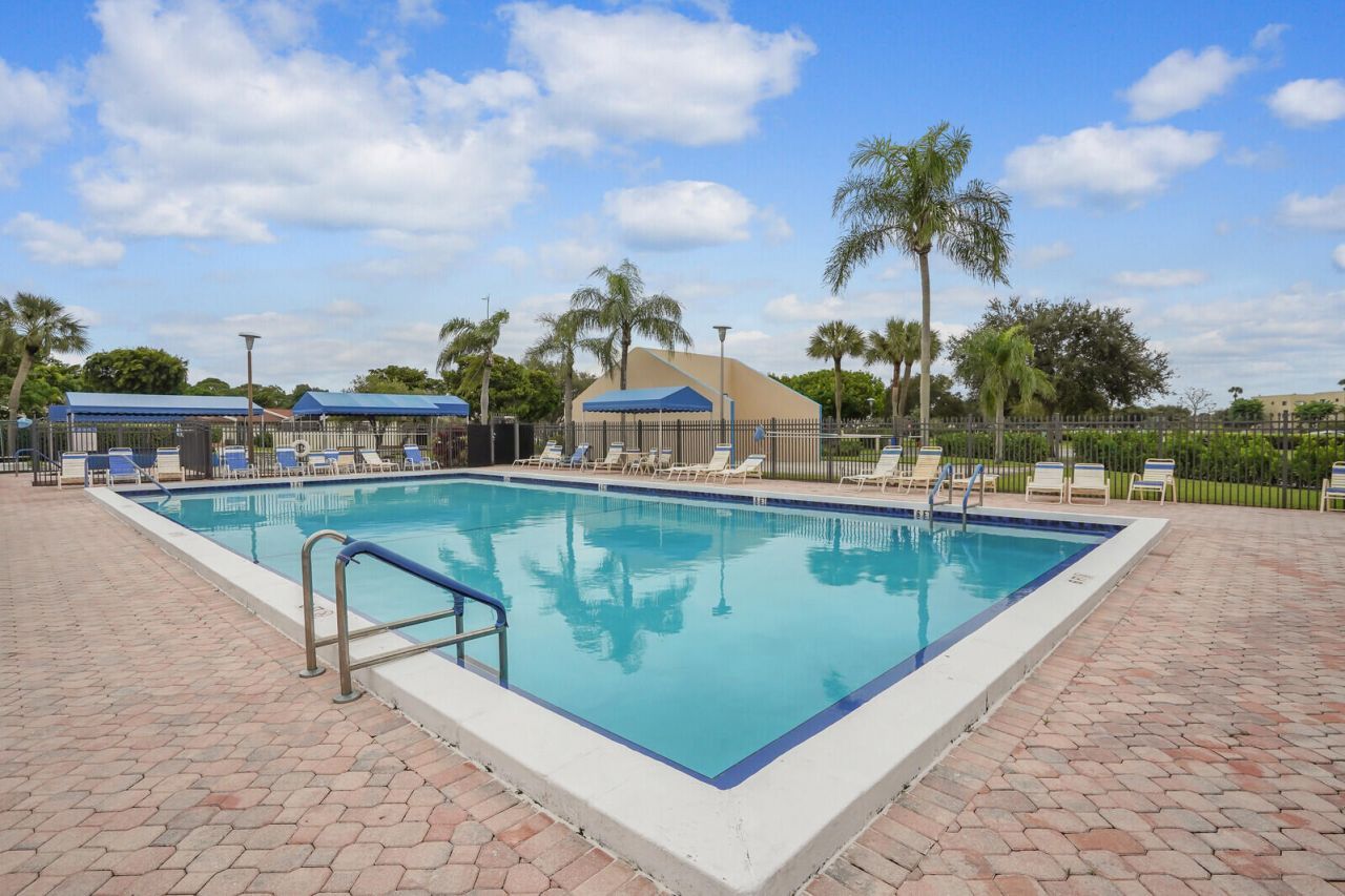 5190 Las Verdes Circle, Unit 214, Delray Beach, FL 33484 Photo