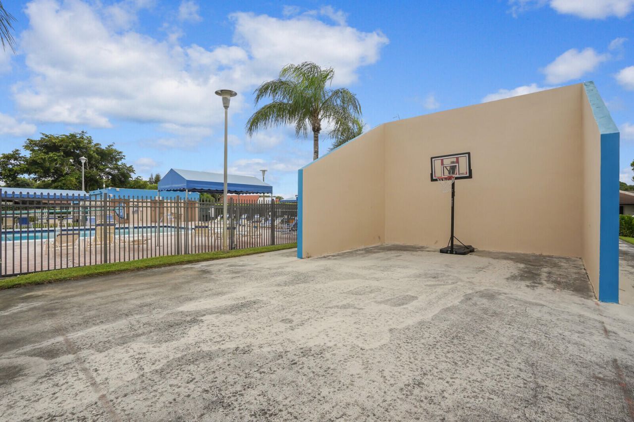 5190 Las Verdes Circle, Unit 214, Delray Beach, FL 33484 Photo
