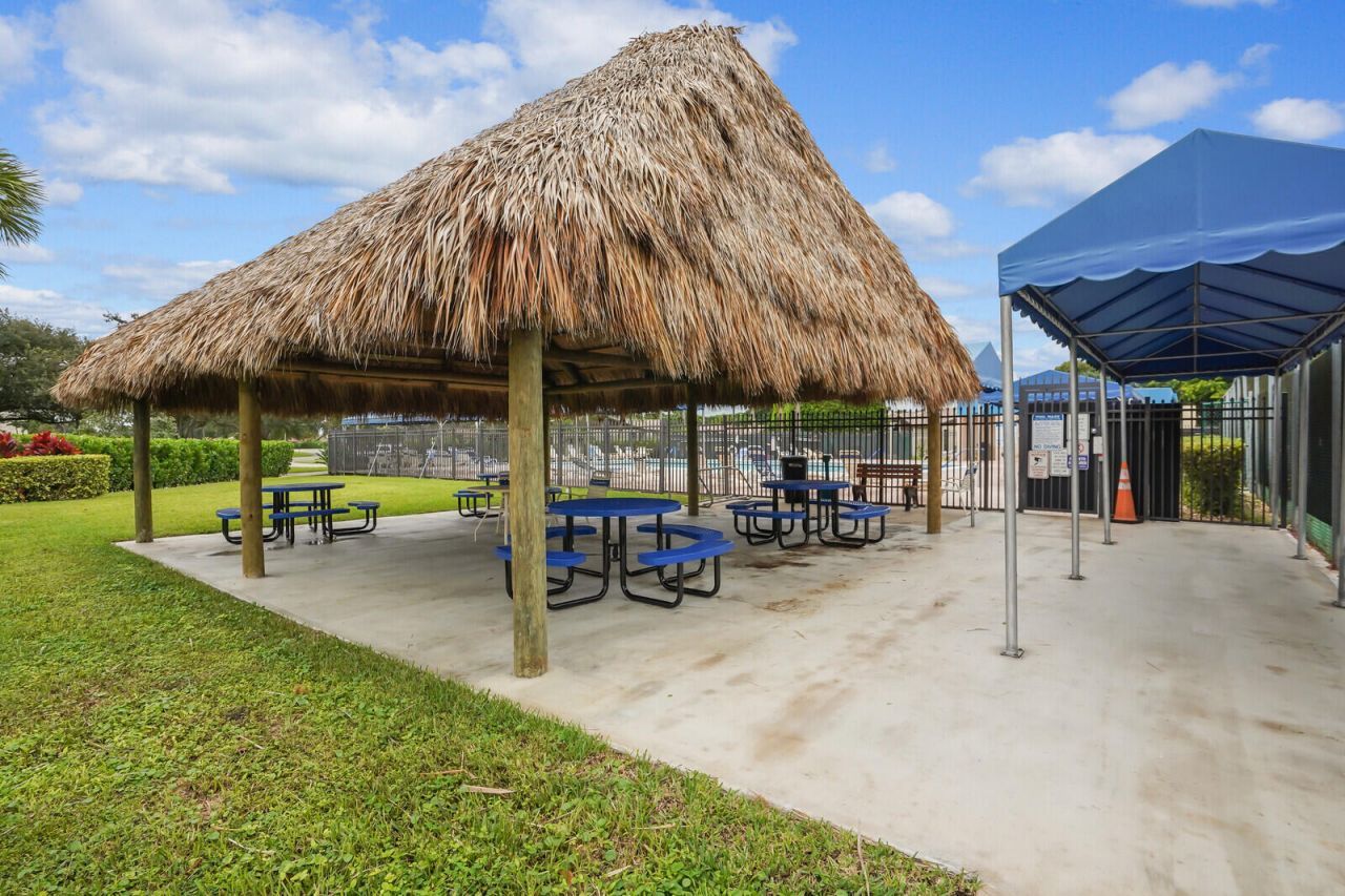 5190 Las Verdes Circle, Unit 214, Delray Beach, FL 33484 Photo