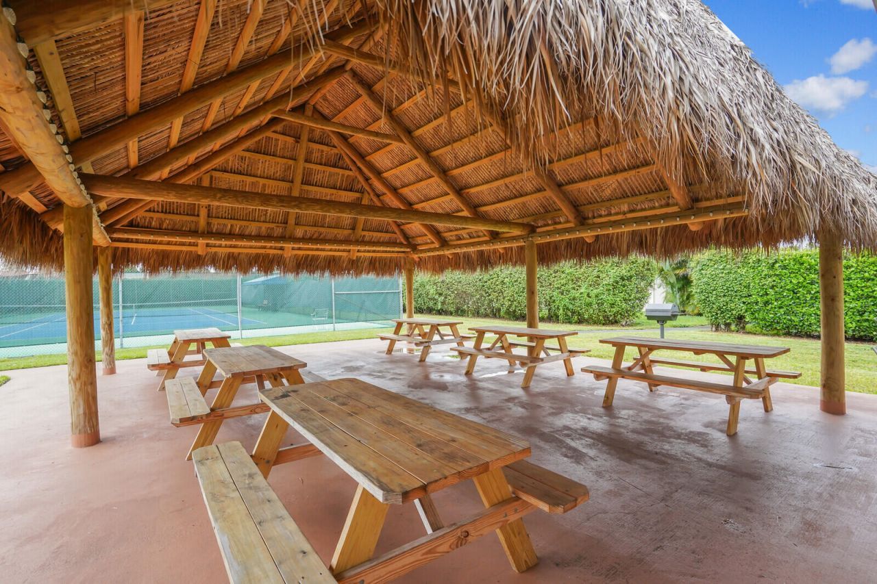 5190 Las Verdes Circle, Unit 214, Delray Beach, FL 33484 Photo