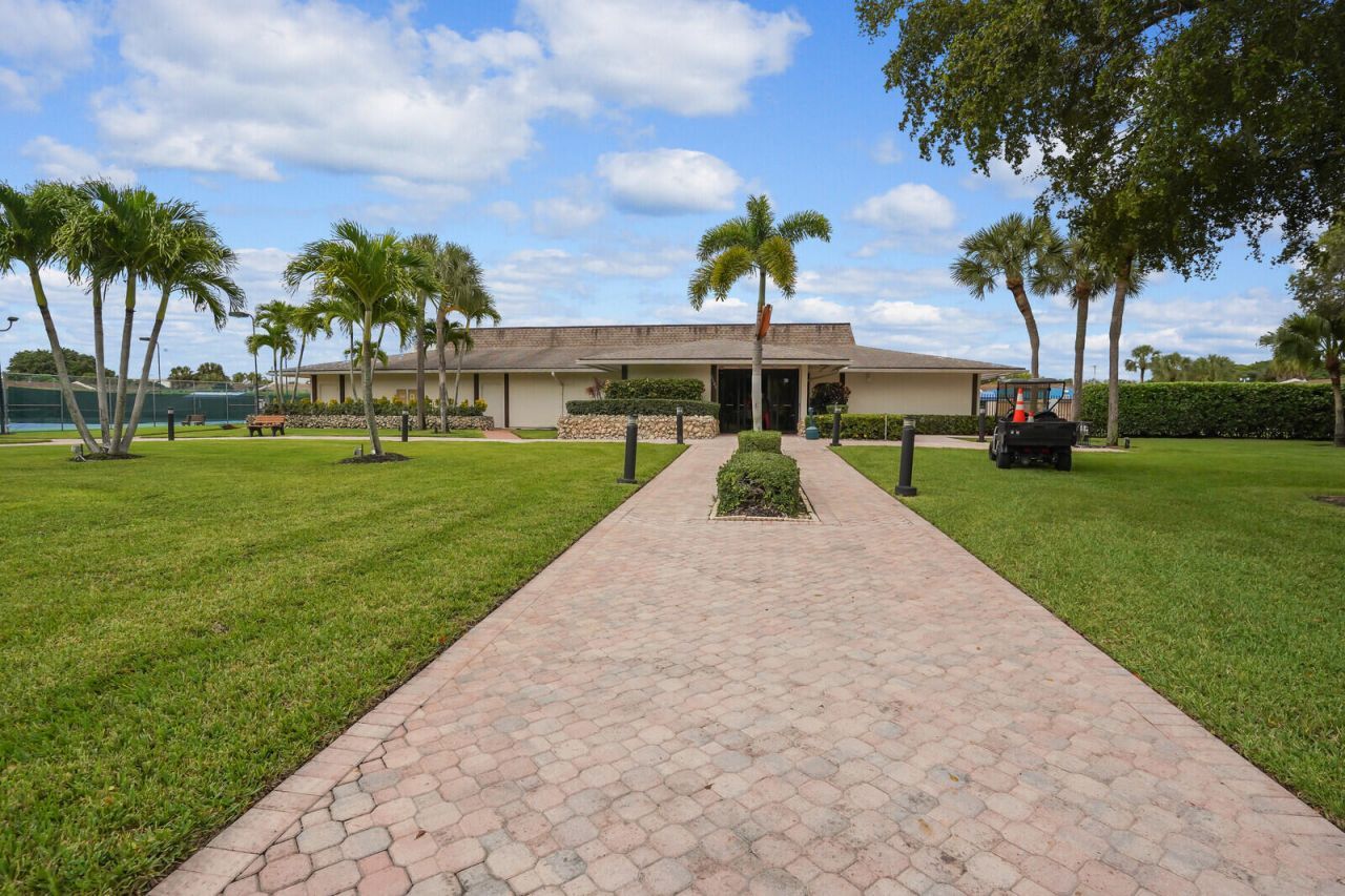 5190 Las Verdes Circle, Unit 214, Delray Beach, FL 33484 Photo