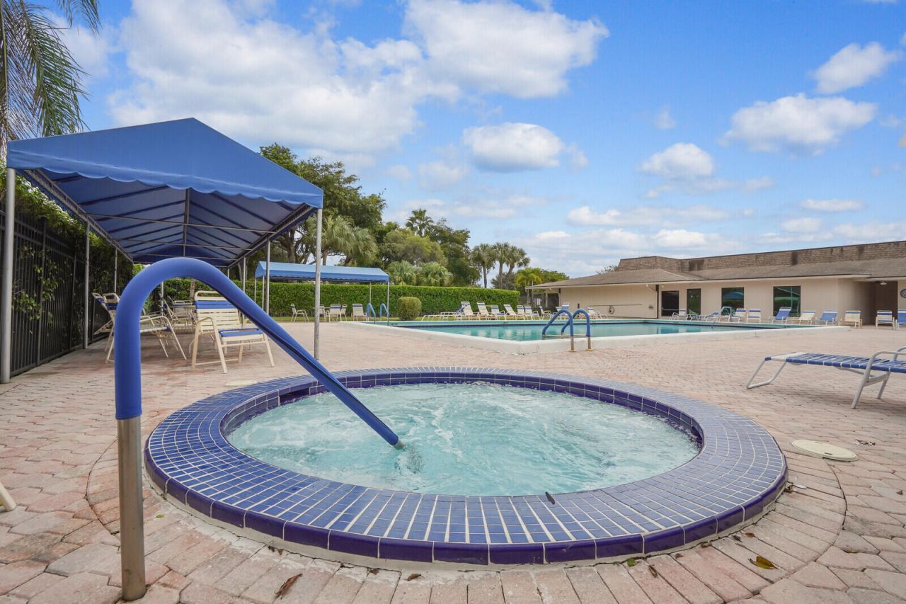 5190 Las Verdes Circle, Unit 214, Delray Beach, FL 33484 Photo