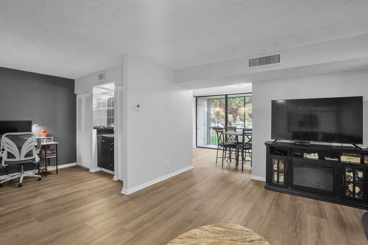5190 Las Verdes Circle, Unit 214, Delray Beach, FL 33484 Photo