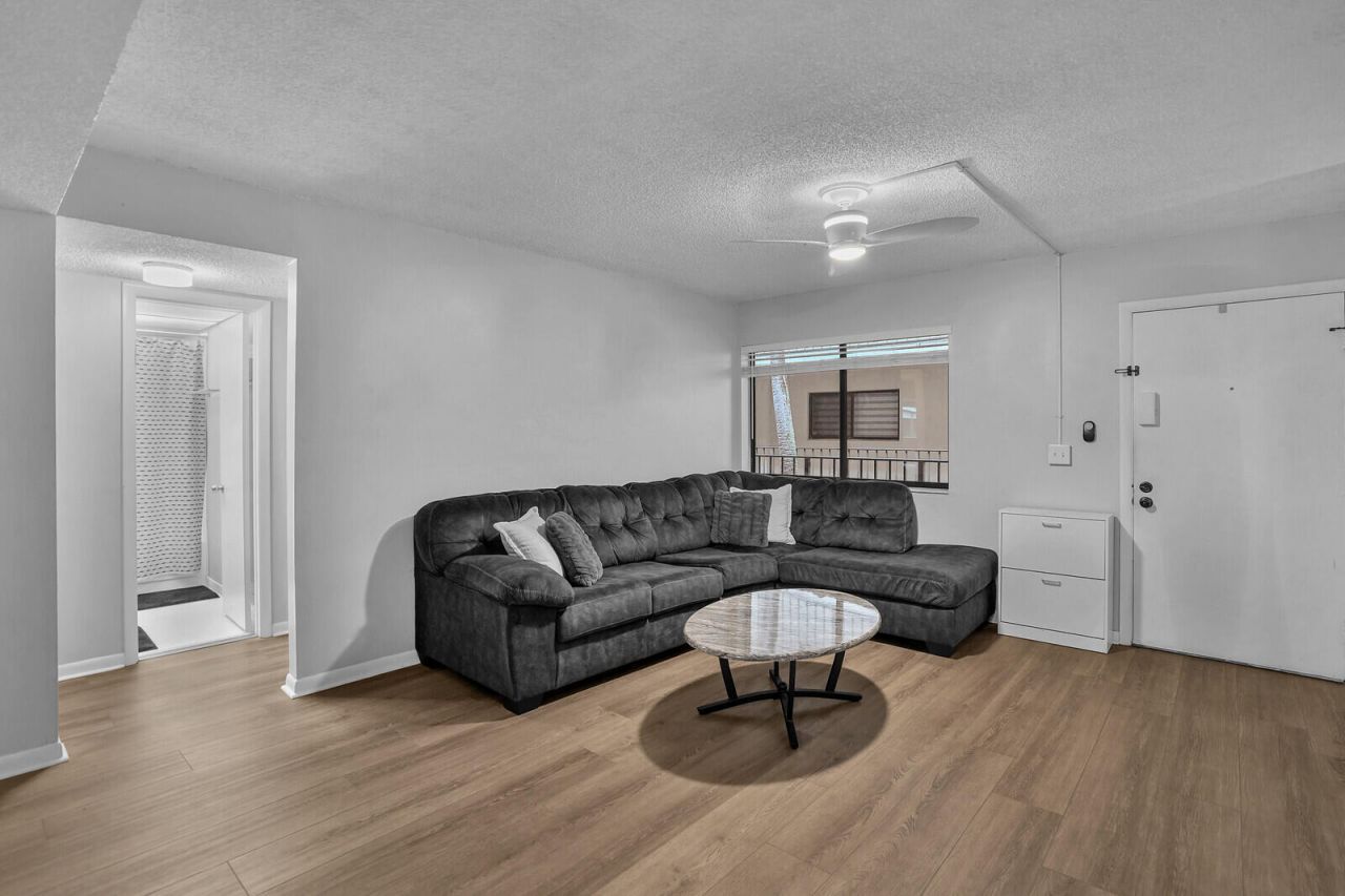 5190 Las Verdes Circle, Unit 214, Delray Beach, FL 33484 Photo