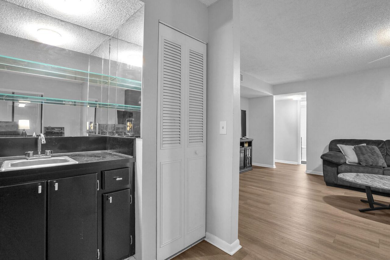 5190 Las Verdes Circle, Unit 214, Delray Beach, FL 33484 Photo