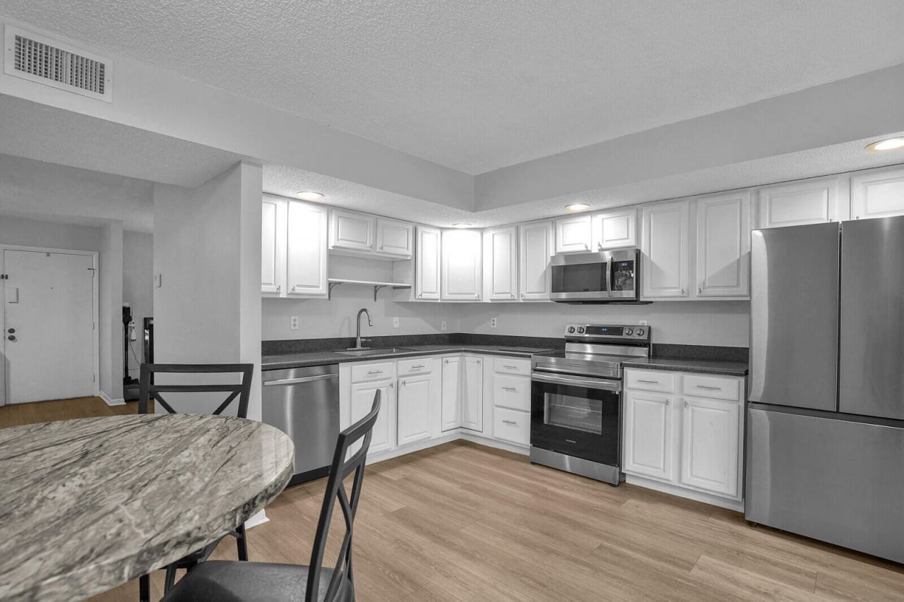 5190 Las Verdes Circle, Unit 214, Delray Beach, FL 33484 Photo