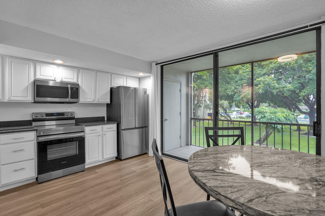 5190 Las Verdes Circle, Unit 214, Delray Beach, FL 33484 Photo