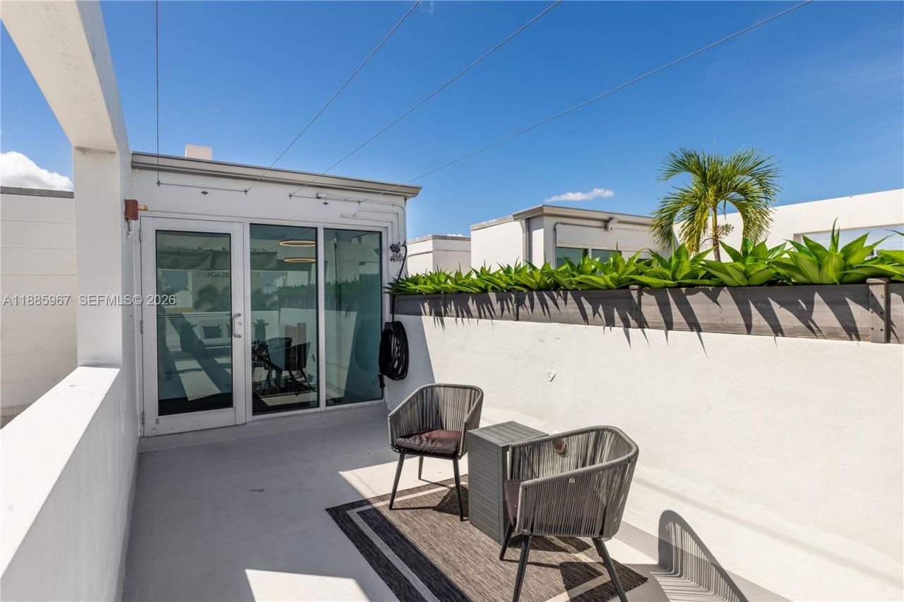 1700 Meridian Ave, Unit 501, Miami Beach, FL 33139 Photo