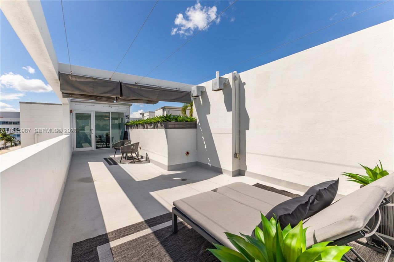 1700 Meridian Ave, Unit 501, Miami Beach, FL 33139 Photo