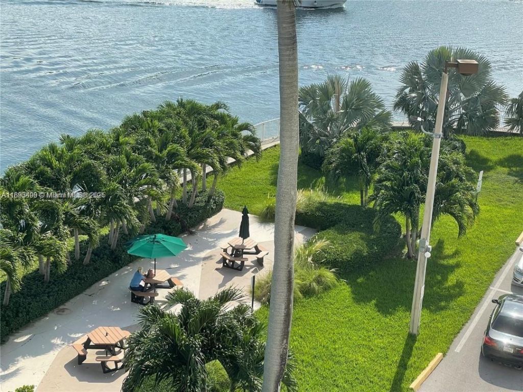 400 Kings Point Dr, Unit 328, Sunny Isles Beach, FL 33160 Photo