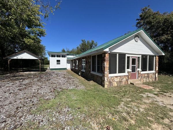 220 E Center Street, Cave City, AR 72521