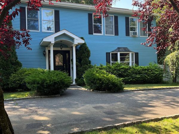 10 Jonah Road, Miller Place, NY 11764