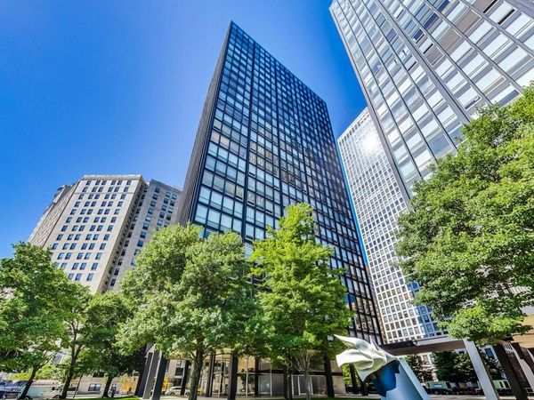 880 N Lake Shore Drive, Unit 18E, Chicago, IL 60611